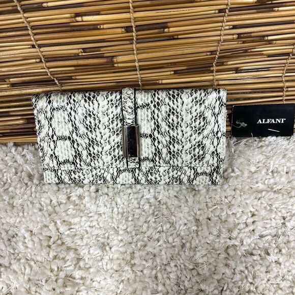 Alfani Bangle Organizer Wallet, Created for Macy's - Whipsnake - Picture 2 of 2